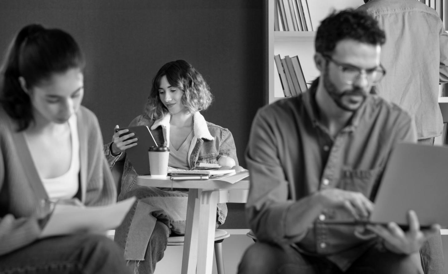 Современное рабочее пространство языковой школы CoinSun