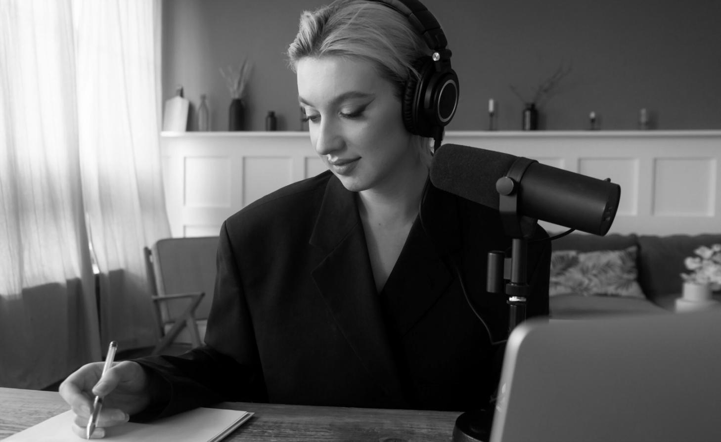 Студенты изучают немецкий язык в классе